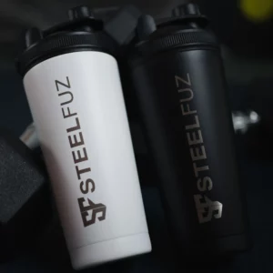 Thermo Edelstahl Shaker von SteelFuz weiß und schwarz mit Pulverbeschichtung